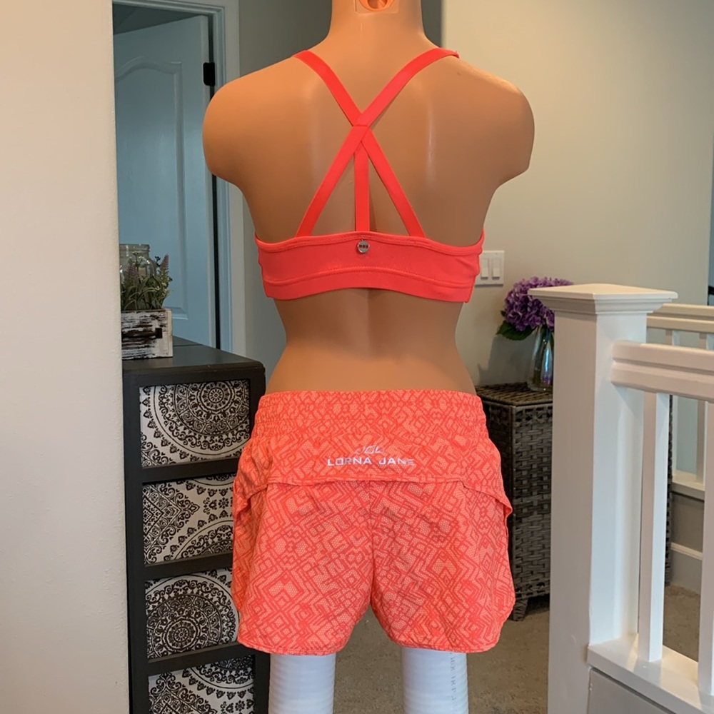 NWOT- Lorna Jane orange pattern run short